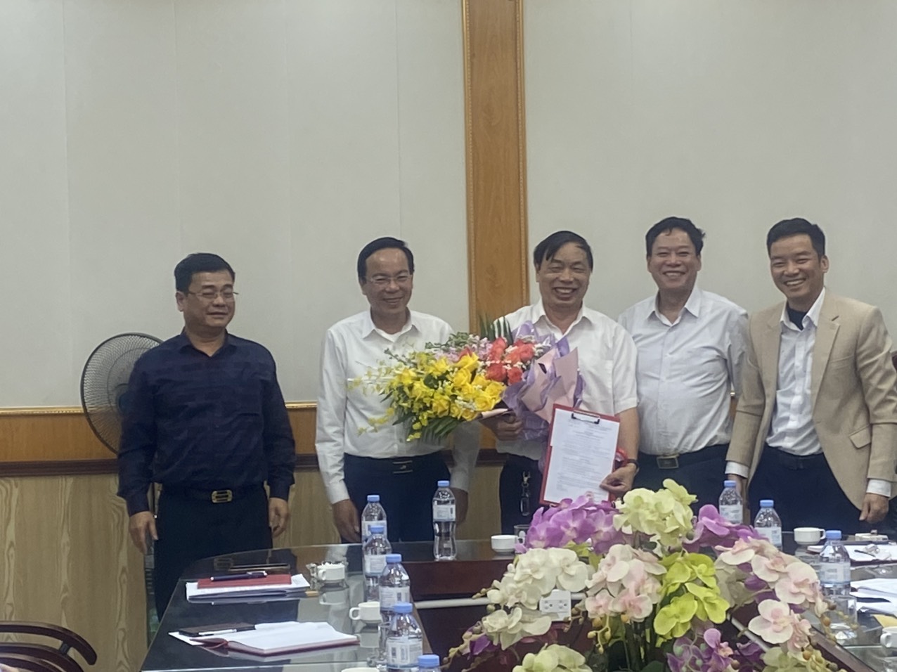 Công bố và trao quyết định nghỉ hưu đối với đồng chí Nguyễn Văn Huyên, Phó Trưởng phòng Nghiệp vụ IV, Thanh tra tỉnh Hà Nam